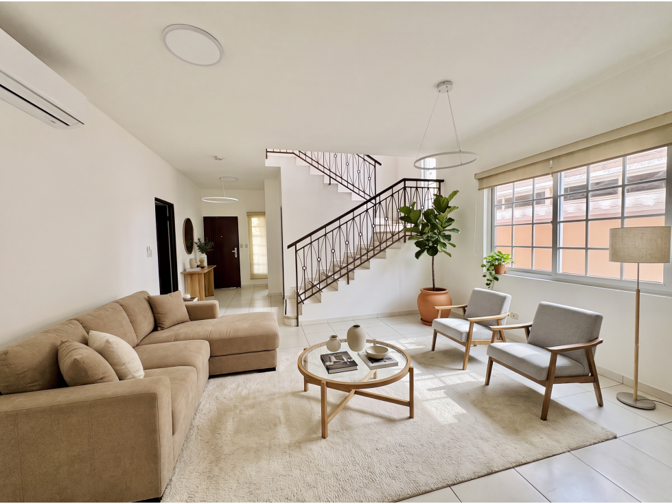 Casa en Alquiler y Venta en Costa Sur - Villa Valencia