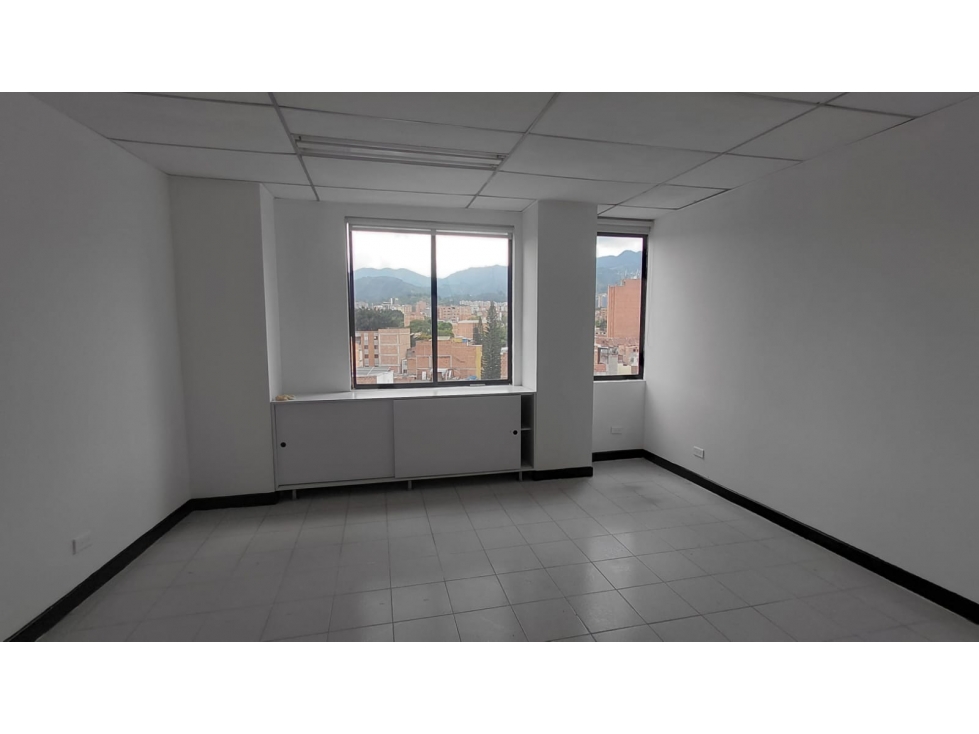 OFICINA EN ARRIENDO SECTOR LAURELES — foto 3