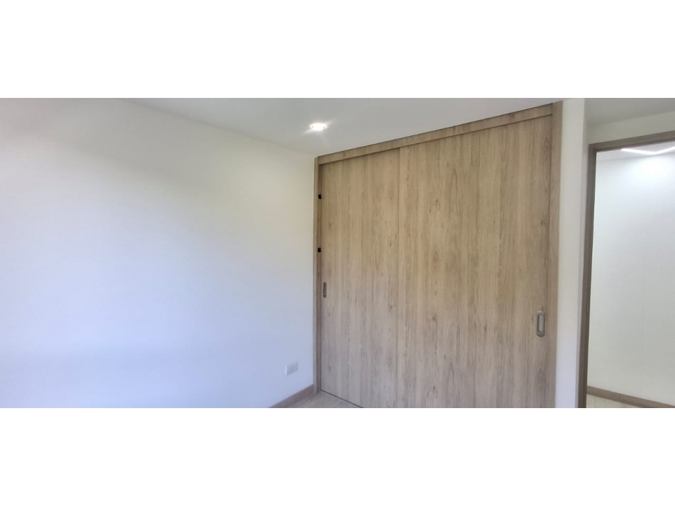 APARTAMENTO EN ARRIENDO SECTOR LOMA DE LOS BERNAL — foto 6