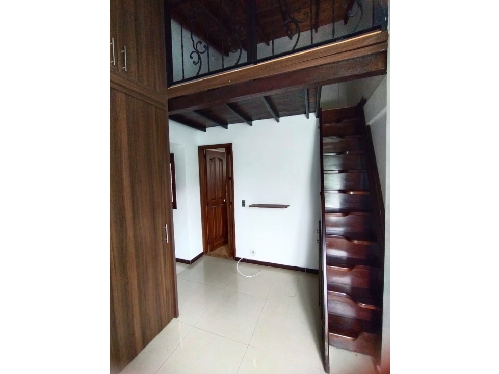 se vende hermoso y amplio apartamento en buena urbanización — foto 4