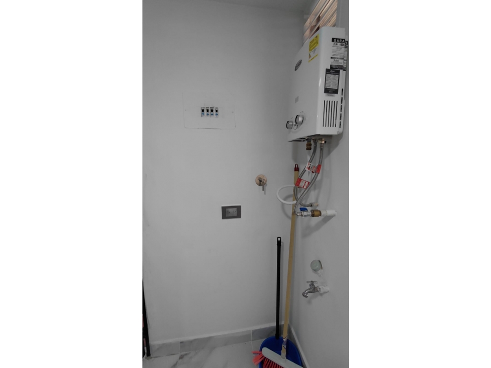 APARTAESTUDIO INTERNO EN ARRIENDO SECTOR SAN JAVIER — foto 4