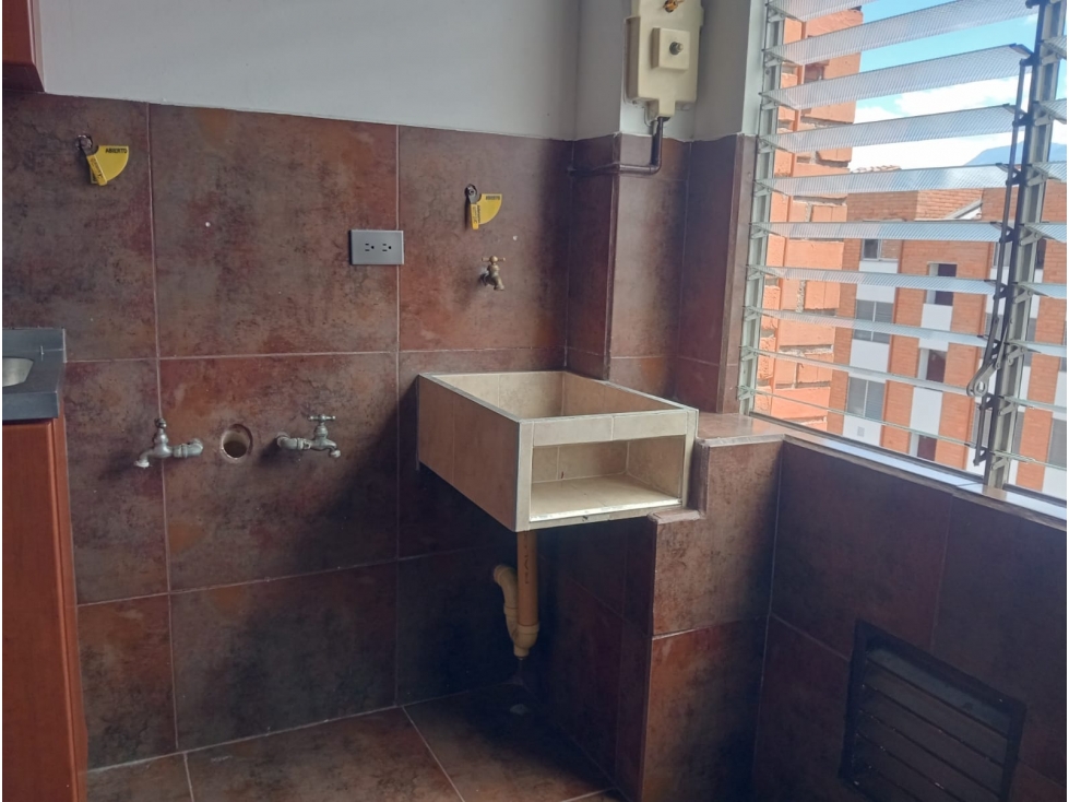 APARTAMENTO EN ARRIENDO VIA PALMAS — foto 4