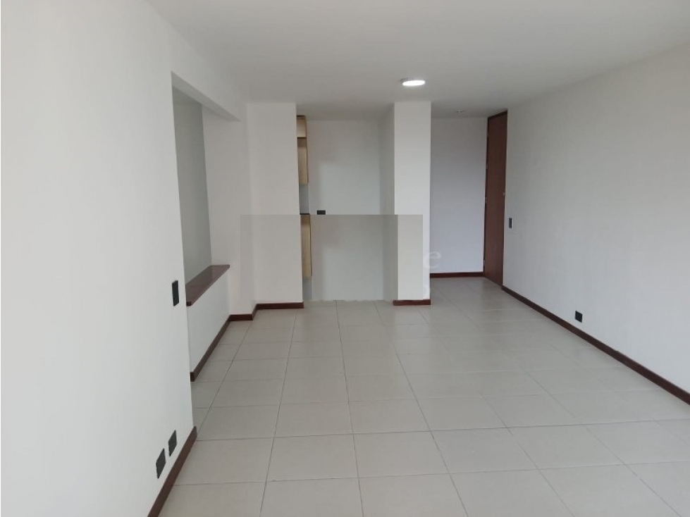 Apartamento con excelente ubicación para el Arriendo. — foto 4