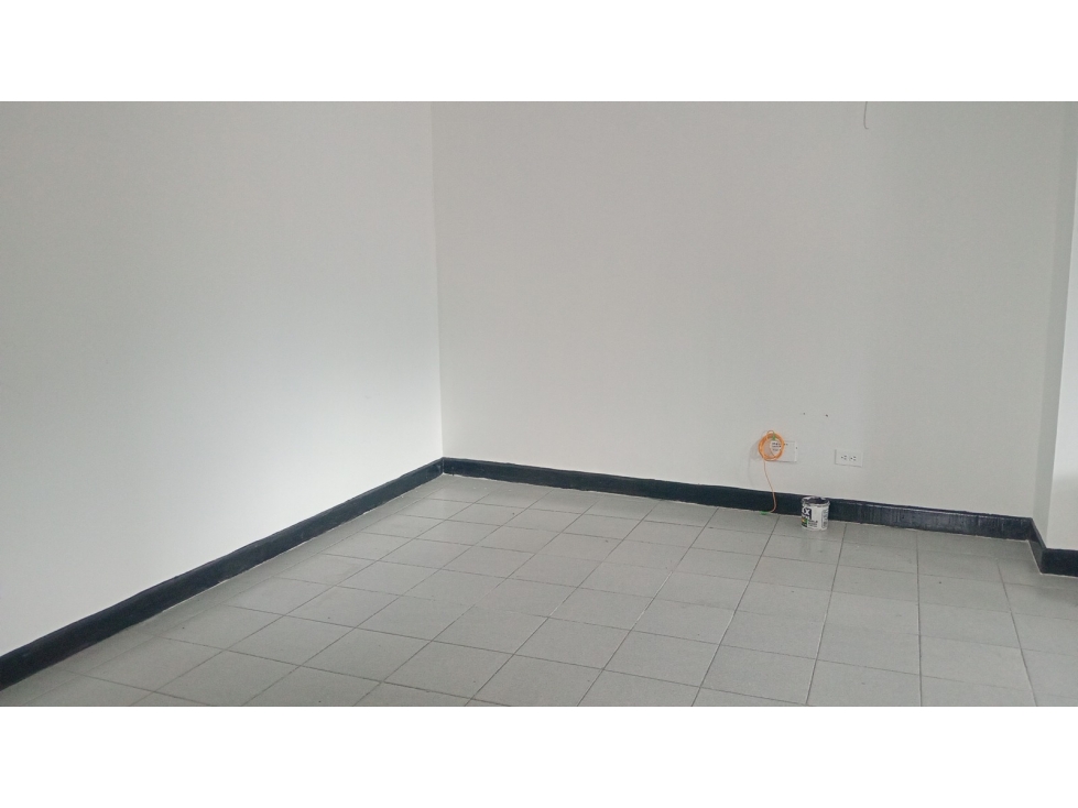 OFINA EN ARRIENDO SECTOR LAURELES
