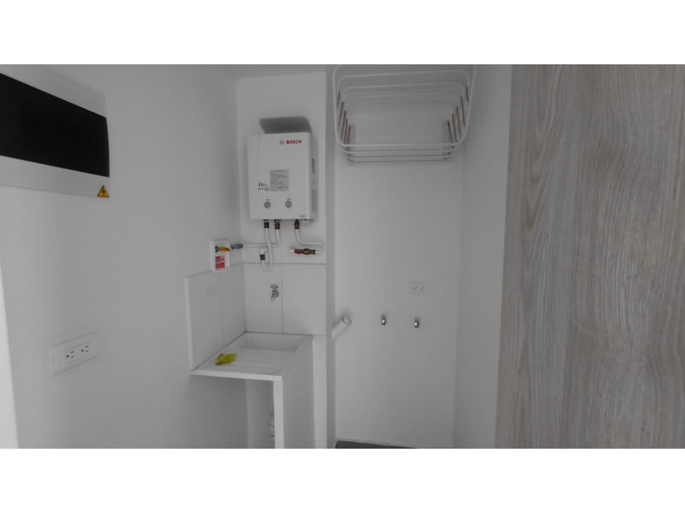 APARTAMENTO EN ARRIENDO SECTOR LOMA DE LOS BERNAL — foto 3