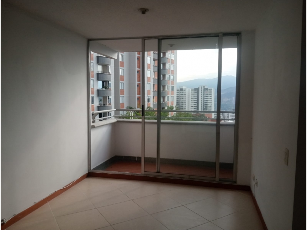 Apartamento con excelente ubicación para el Arriendo. — foto 4