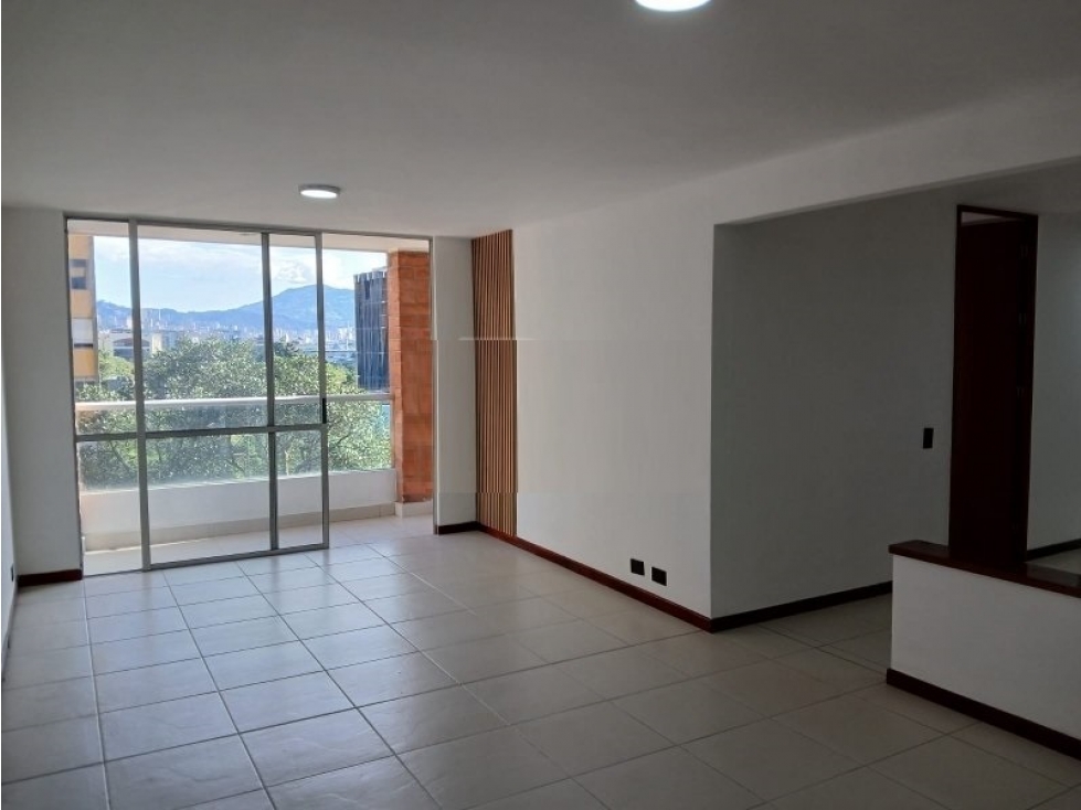 Apartamento con excelente ubicación para el Arriendo.