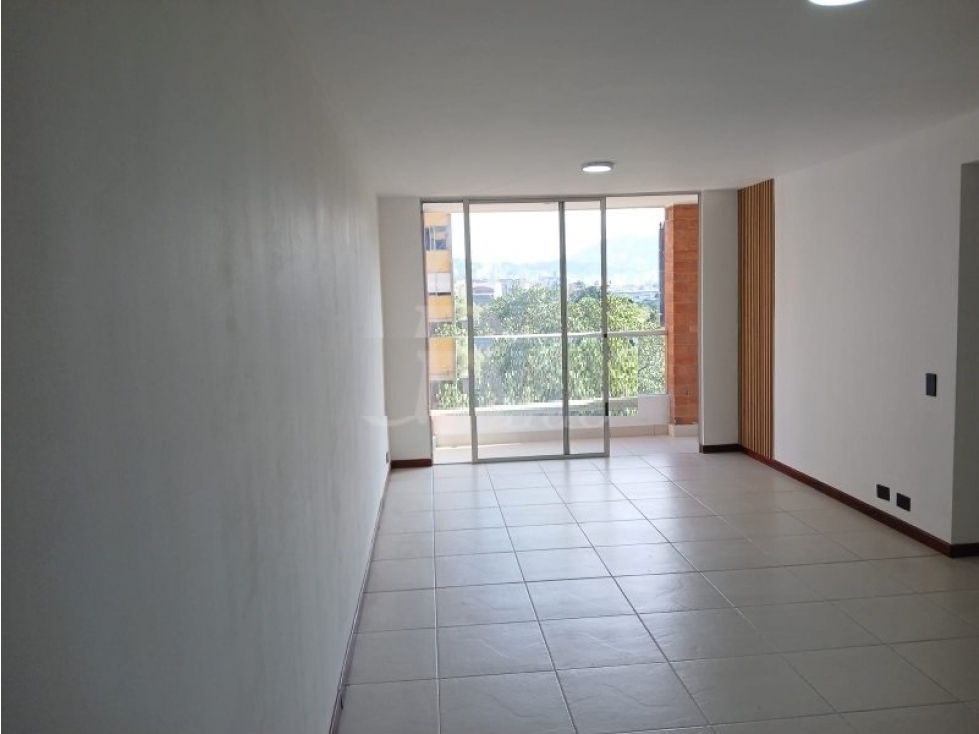 Apartamento con excelente ubicación para el Arriendo. — foto 2
