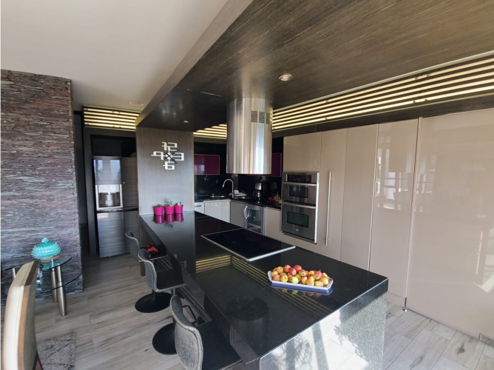 Cómodo, y lujoso apartamento para la venta en sector exclusivo.