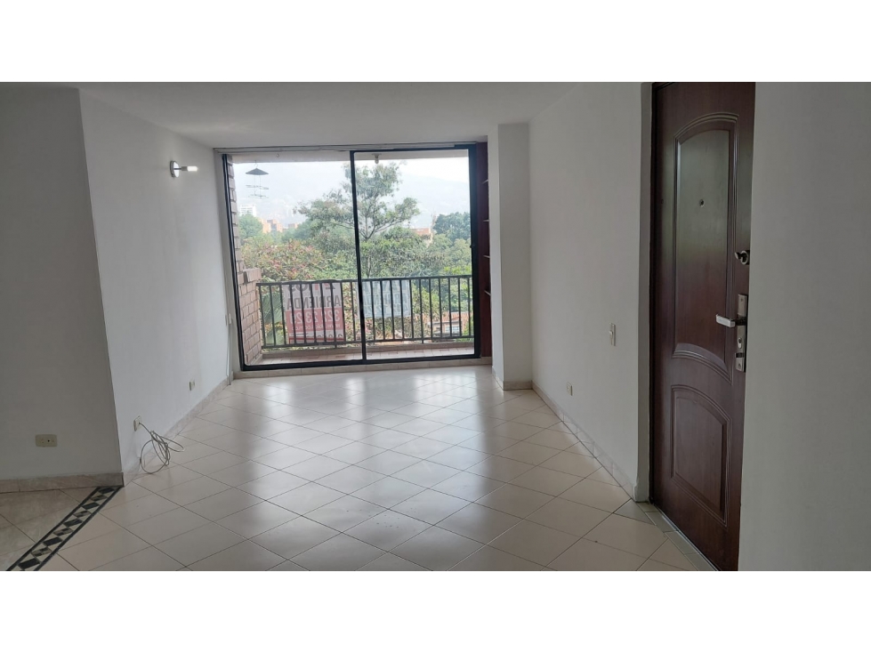 APARTAMENTO EN ARRIENDO SECTOR LOMA DE LOS BERNAL — foto 4