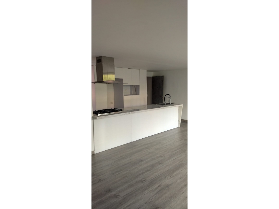 Apartamento con excelente ubicación para el Arriendo.