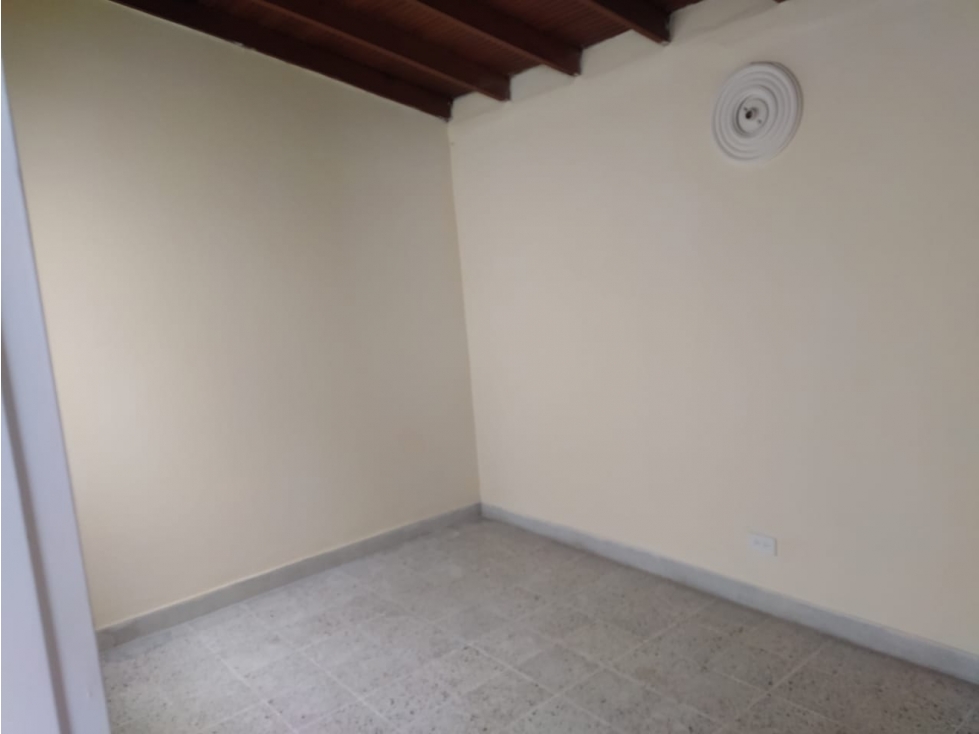 Se arrienda amplio apartamento en excelente ubicacion — foto 4