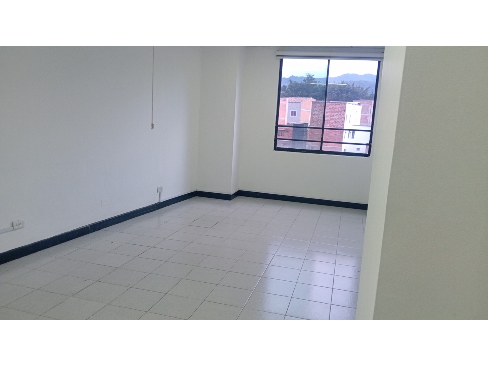 OFINA EN ARRIENDO SECTOR LAURELES — foto 2