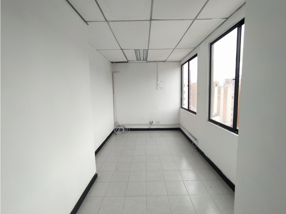 OFICINA EN ARRIENDO SECTOR LAURELES — foto 2