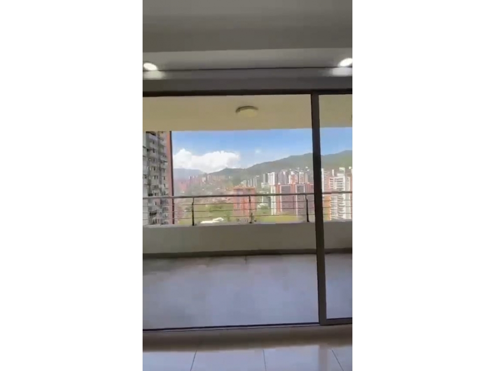 APARTAMENTO EN VENTA LOMA DE LOS BERNAL — foto 3