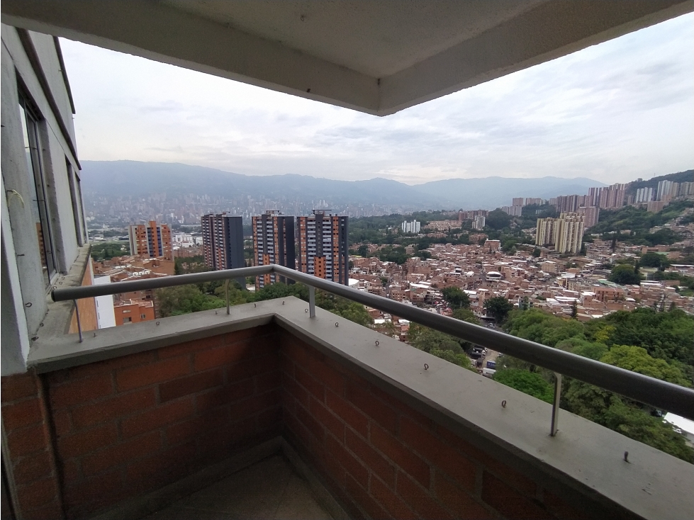 APARTAMENTO EN ARRIENDO SECTOR LOMA DE LOS BERNAL — foto 2