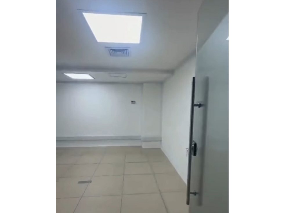 LOCAL COMERCIAL EN EL POBLADO — foto 4