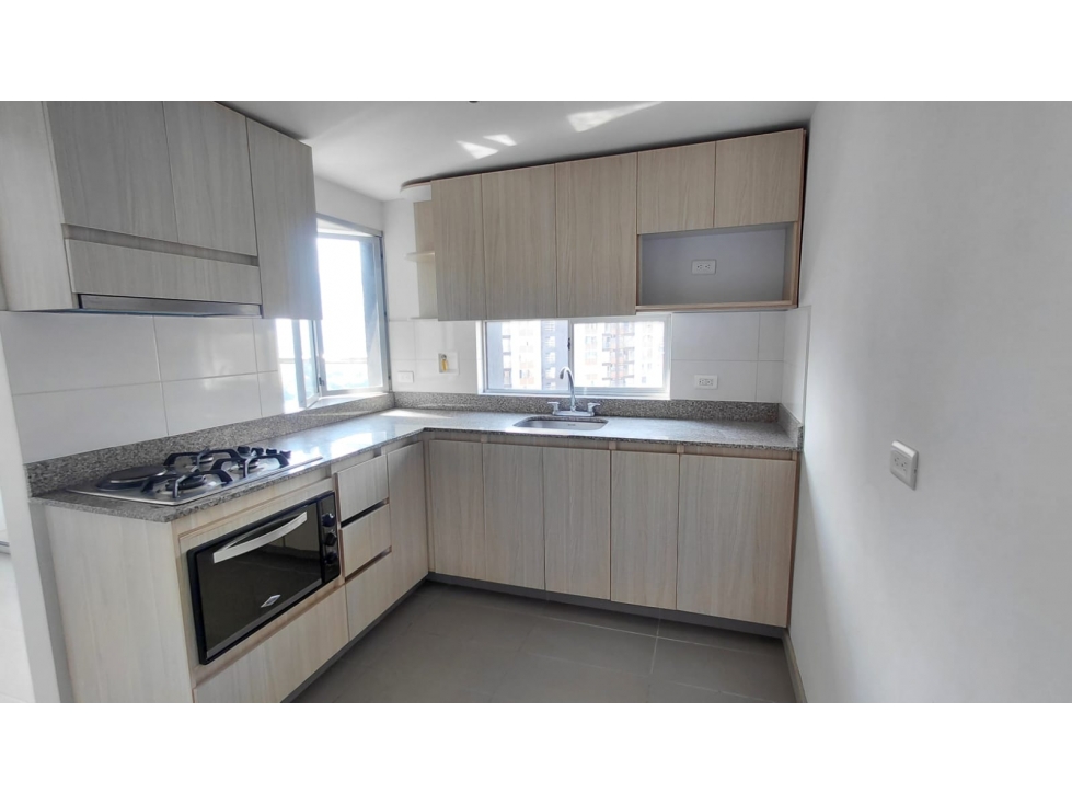 APARTAMENTO EN ARRIENDO SECTOR LOMA DE LOS BERNAL — foto 2