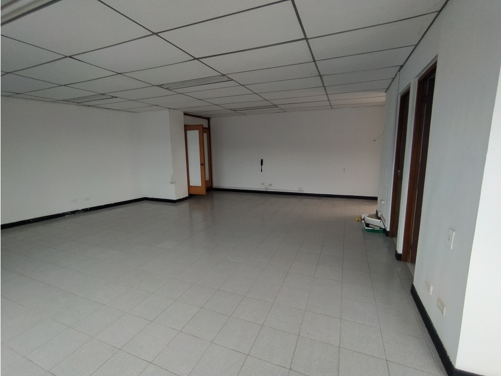 OFICINA EN ARRIENDO SECTOR LAURELES — foto 3