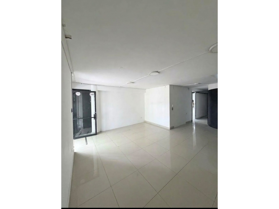 LOCAL EN ARRIENDO SECTOR AV BOLIBARIANA — foto 4