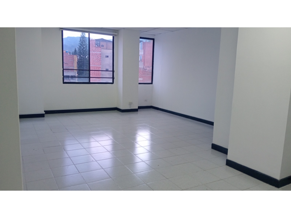 OFINA EN ARRIENDO SECTOR LAURELES — foto 4