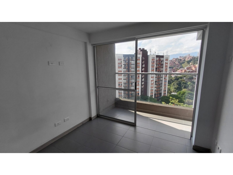 APARTAMENTO EN ARRIENDO SECTOR LOMA DE LOS BERNAL — foto 4