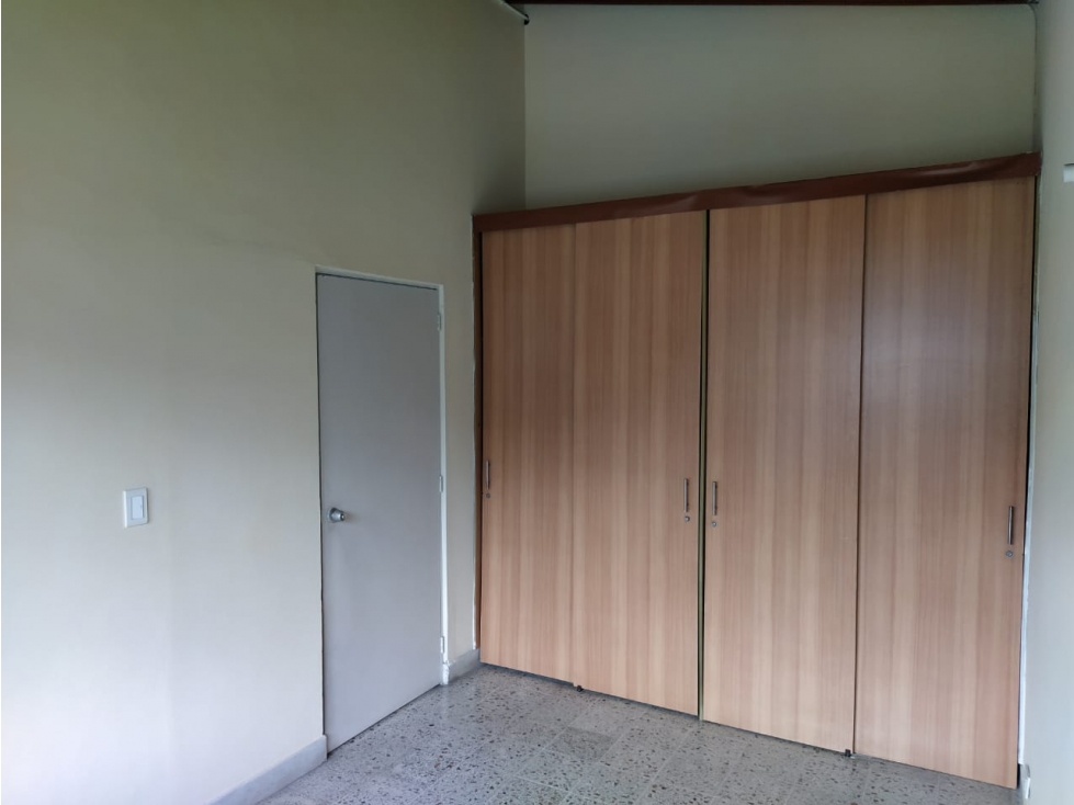Se arrienda amplio apartamento en excelente ubicacion — foto 6