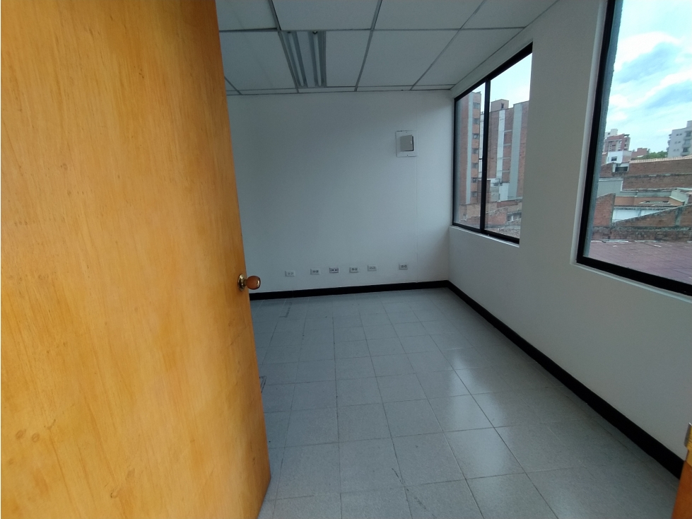 OFICINA EN ARRIENDO SECTOR LAURELES — foto 5