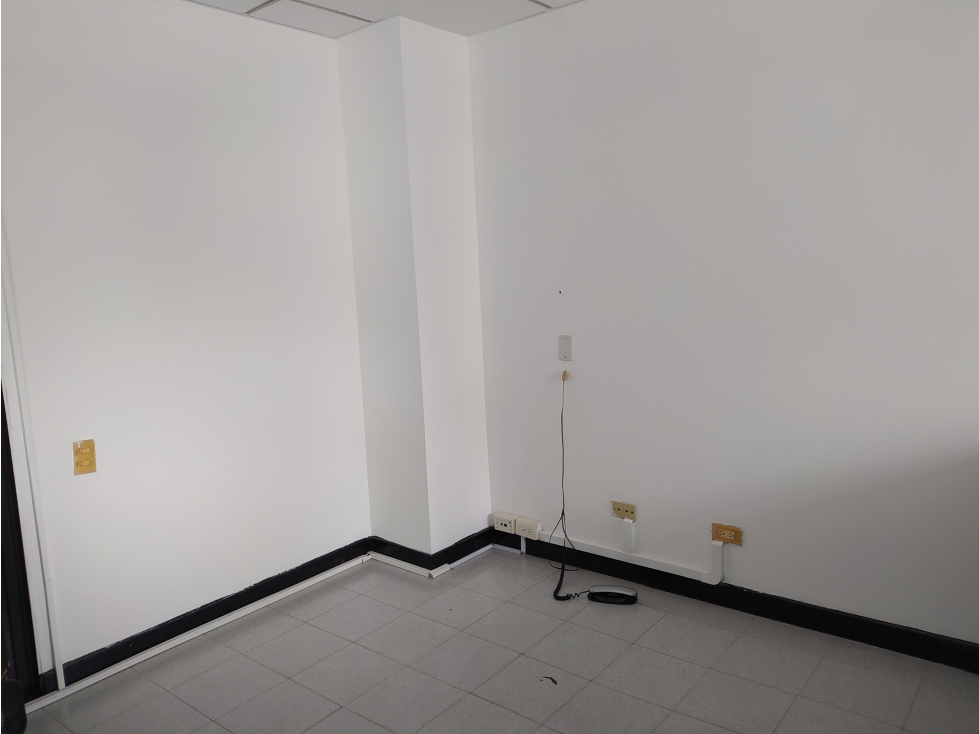 OFICINA EN ARRIENDO SECTOR LAURELES — foto 5