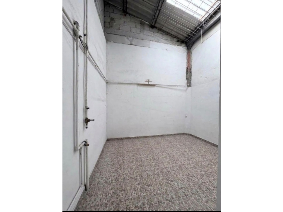 LOCAL EN ARRIENDO SECTOR AV BOLIBARIANA — foto 5