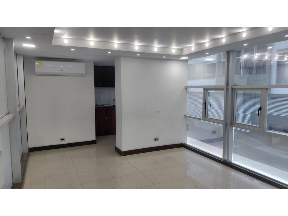 LOCAL EN ARRIENDO SECTOR OVIEDO — foto 2