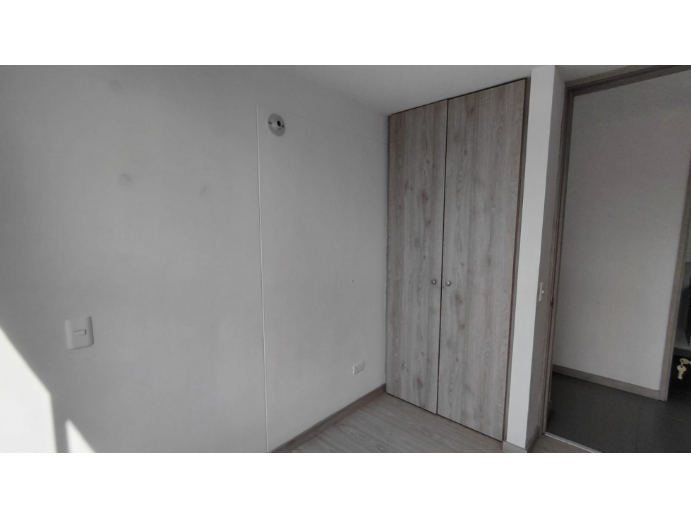 APARTAMENTO EN ARRIENDO SECTOR LOMA DE LOS BERNAL — foto 6