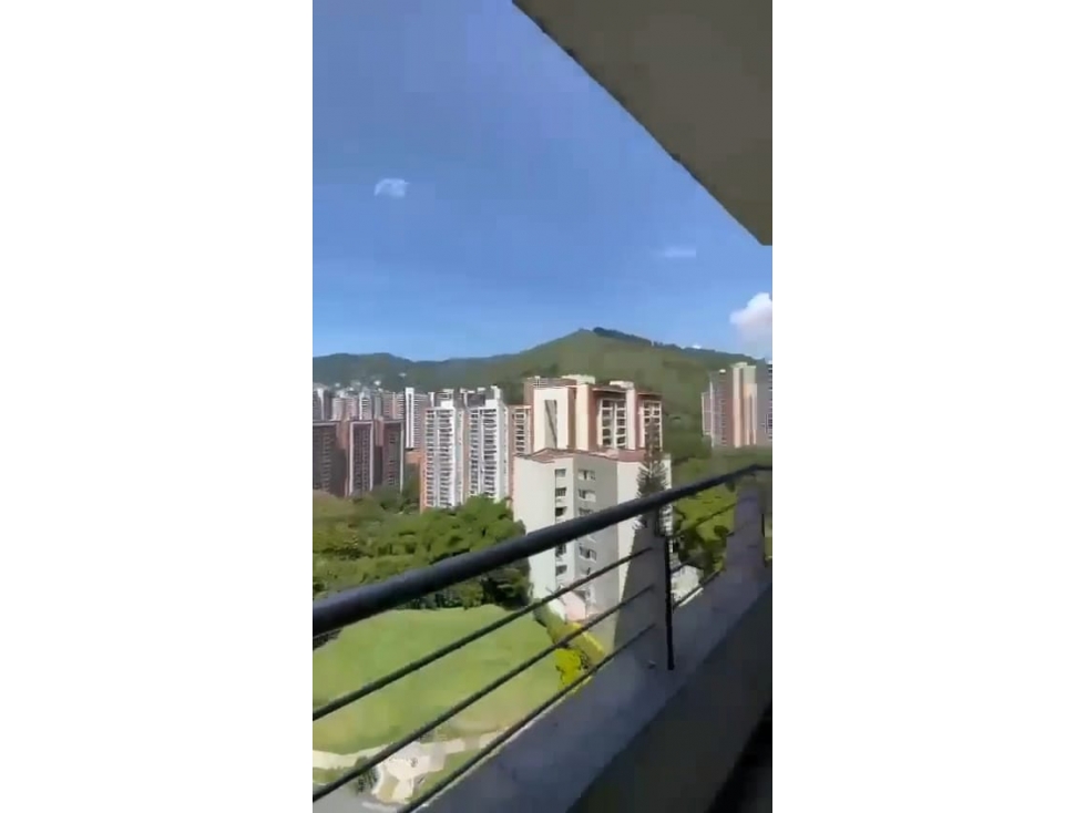APARTAMENTO EN VENTA LOMA DE LOS BERNAL — foto 2