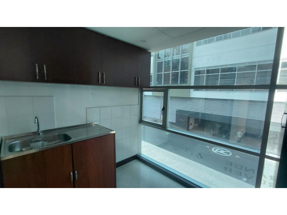 LOCAL EN ARRIENDO SECTOR OVIEDO — foto 3