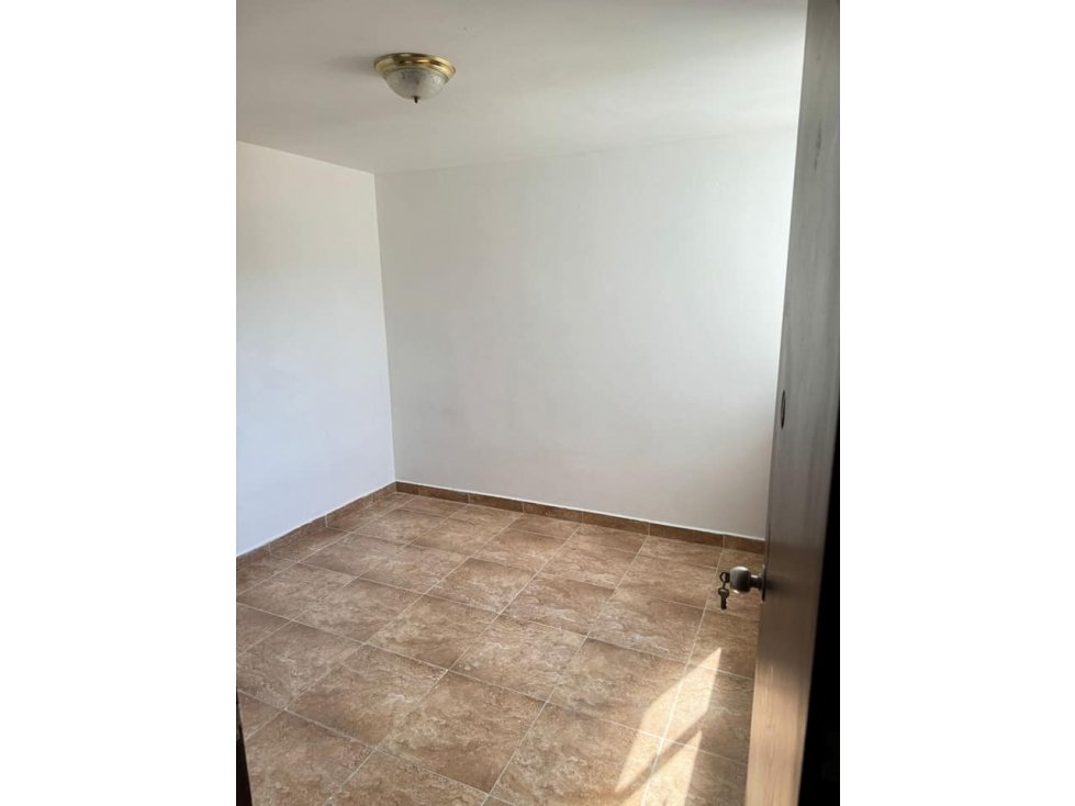 VENTA DE HERMOSO APTO EN UNIDAD RESIDENCIAL TULIPANES-BELLO — foto 3
