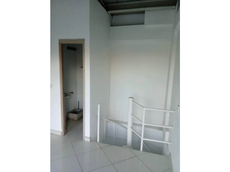 INMOBILIARIA - LOCAL EN RENTA A UNA CUADRA DEL PARQUE DE BELLO