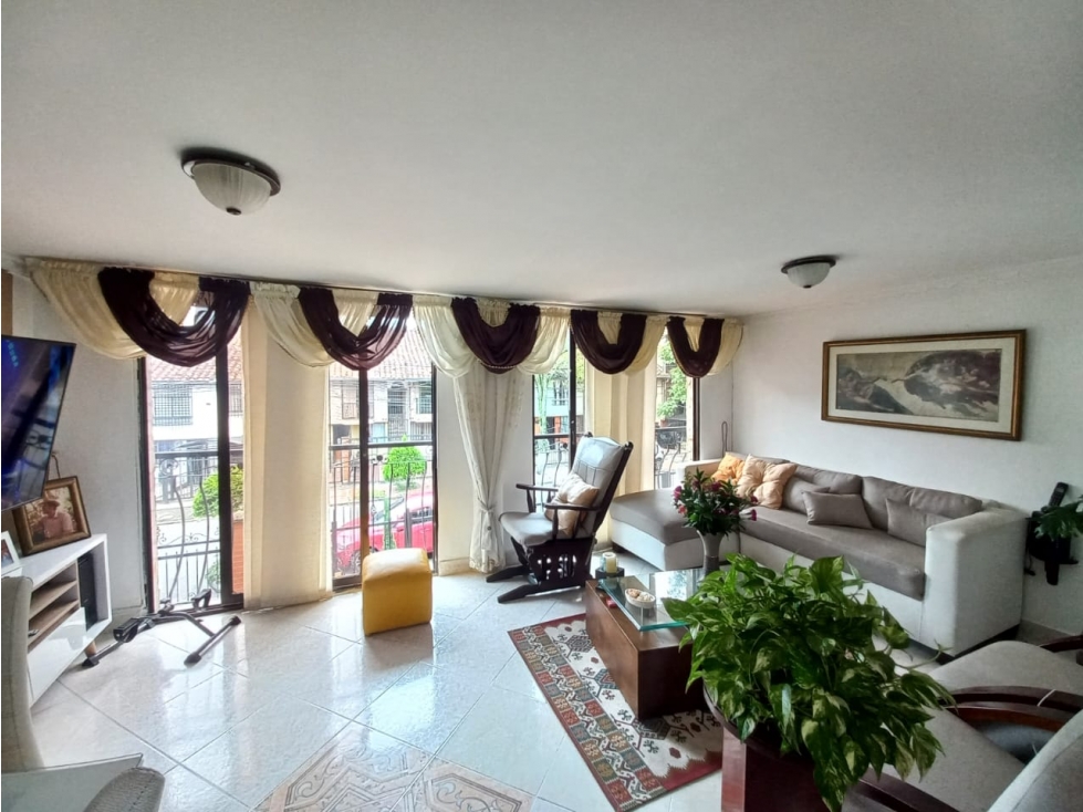 SE VENDE CASA DUPLEX, BARRIO LA FLORIDA DE BELLO