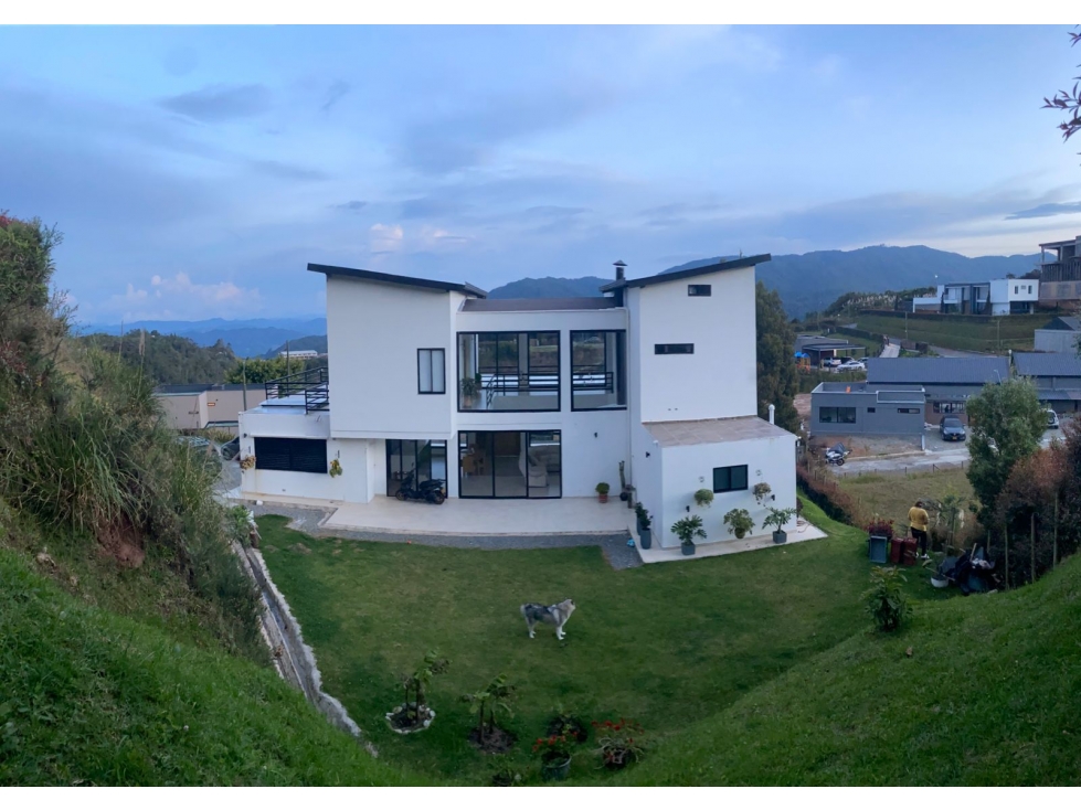 Casa Campestre en Venta Envigado Altos del Escobero