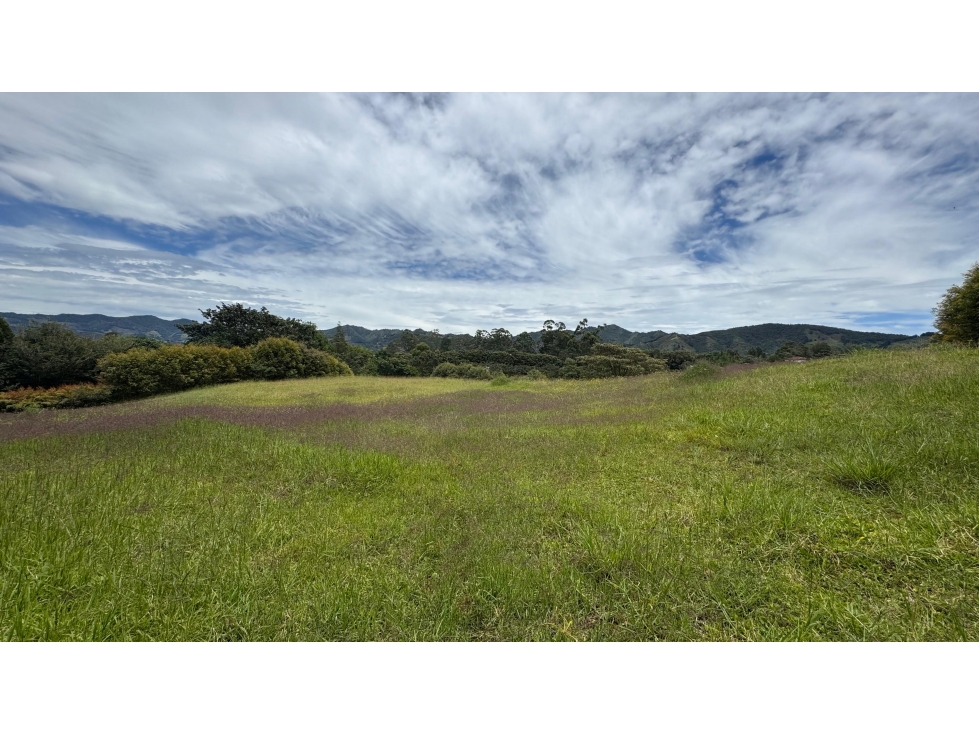 SE VENDE LOTE - PARCELACION CERRADA LA CEJA