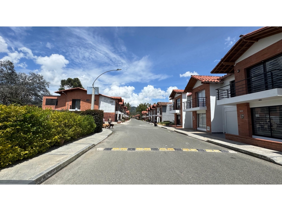VENDO CASA DE DOS NIVELES - UNIDAD CERRADA LA CEJA — foto 2