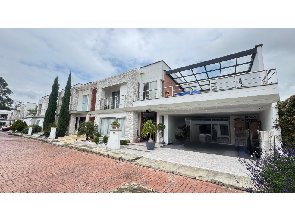 CASA DE DOS NIVELES DISPONIBLE PARA LA VENTA EN LA CEJA ANTIOQUIA