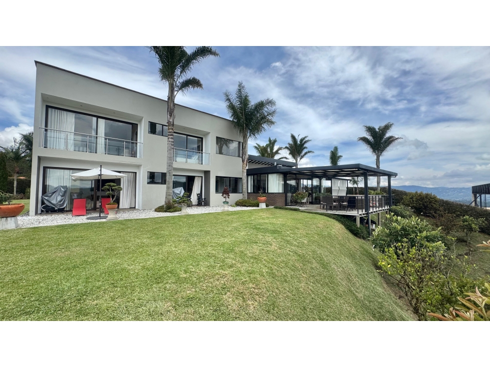 SE VENDE CASA CAMPESTRE - EL RETIRO ANTIOQUIA