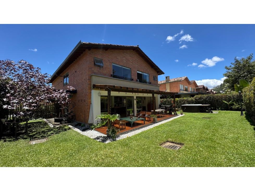 SE VENDE CASA EN UNIDAD CERRADA - EL RETIRO