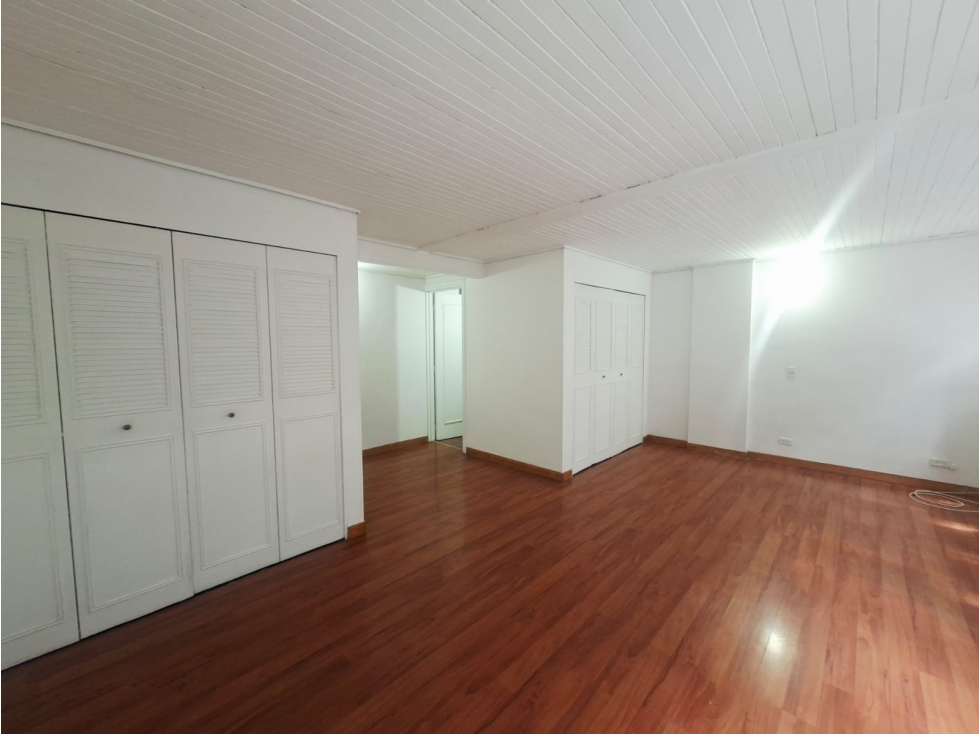 APARTAMENTO EN ARRIENDO POBLADO MUY CERCA AL MALL DEL ESTE — foto 4