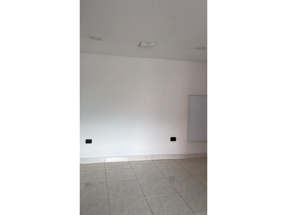 LOCAL COMERCIAL EN ARRIENDO SECTOR DE SAN DIEGO TERCER PISO — foto 2