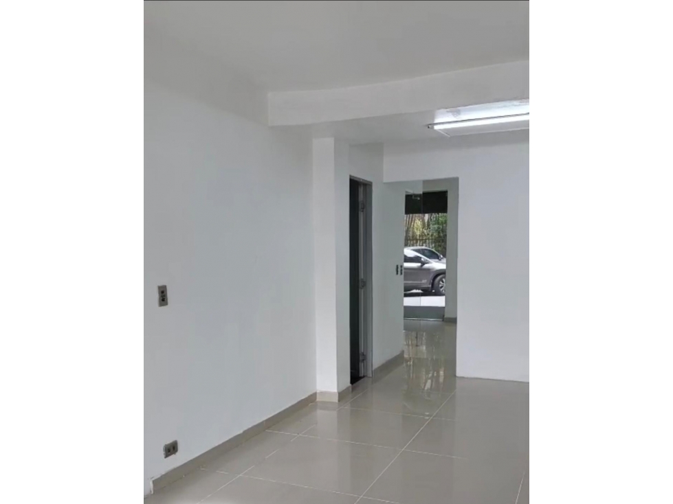 ARRIENDA LOCAL COMERCIAL SECTOR SAN DIEGO PRIMER PISO
