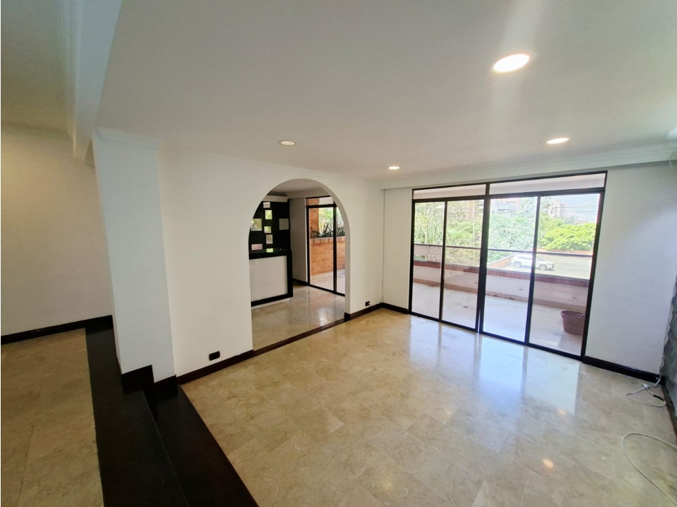 APARTAMENTO EN ARRIENDO CASTROPOL CERCA A ZONA ROSA POBLADO — foto 2