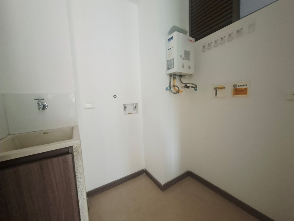 Apartamento en arriendo Poblado Palmas 19 BY — foto 2