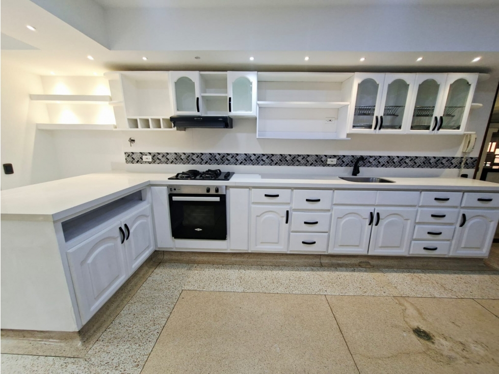 APARTAMENTO EN ARRIENDO CASTROPOL CERCA A ZONA ROSA POBLADO