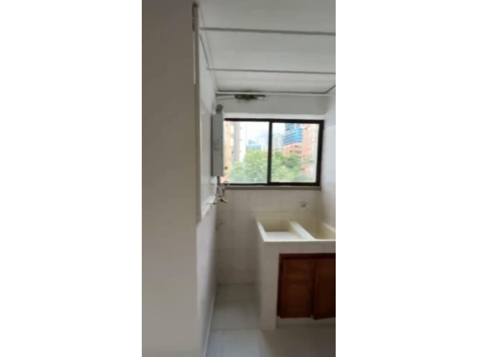 Apartamento en arriendo Poblado Castropol BL — foto 2